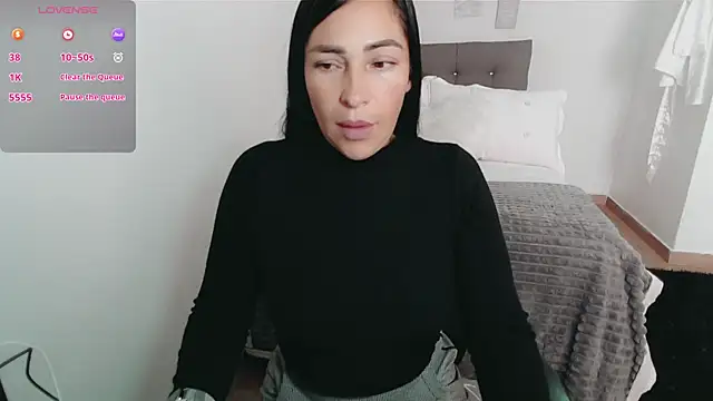 luna lgomez  online show from 11-27-25, 12:18