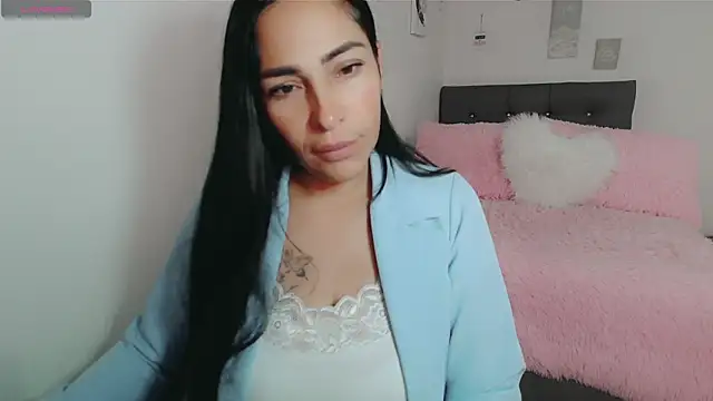 luna lgomez  online show from 12-18-25, 11:38