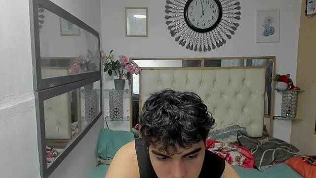 heiker  online show from 10-19-25, 03:18