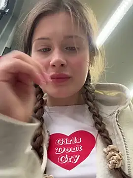 Snapshot of melicious_ chatting on 03-04-25, 11:08 melicious online show from 03-04-25, 11:08