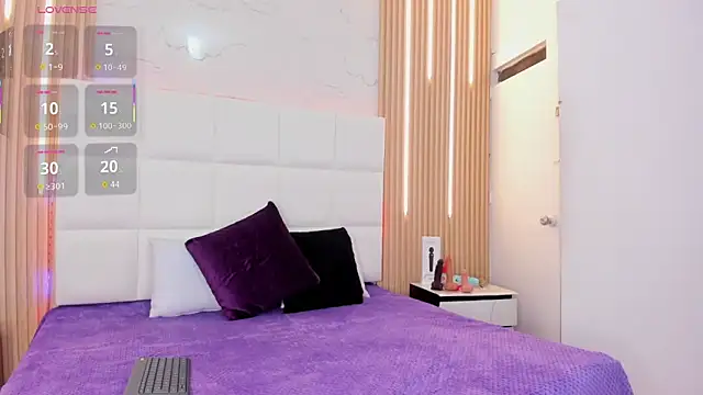 Emilly wilson  online show from 12-20-25, 12:12