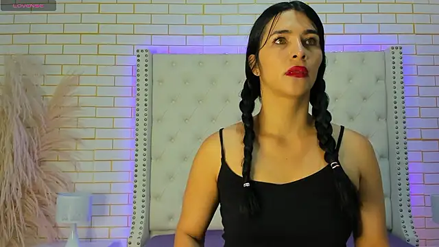 Emilly wilson  online show from 01-10-26, 11:45