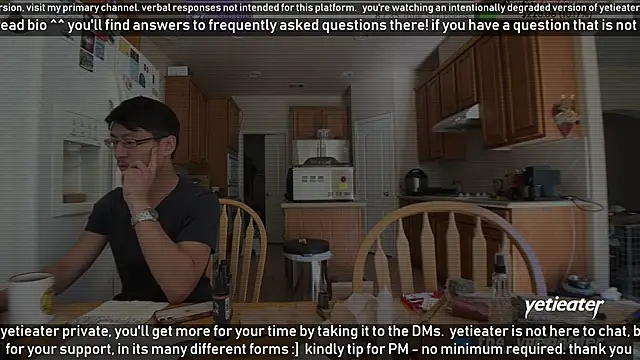 Snapshot of yetieater chatting on 12-12-24, 05:59 yetieater online show from 12-12-24, 05:59