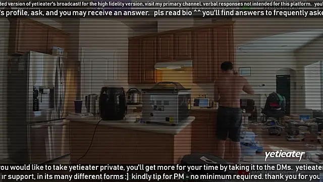 Snapshot of yetieater chatting on 12-15-24, 07:21 yetieater online show from 12-15-24, 07:21