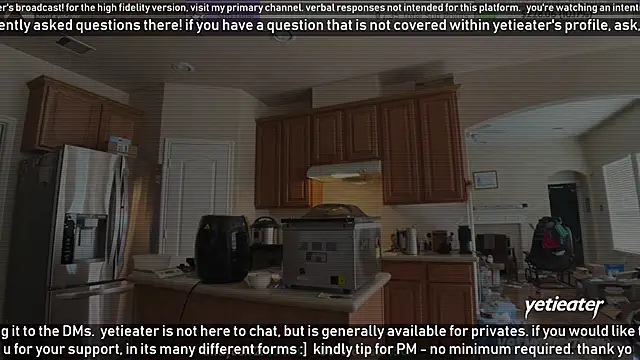 Snapshot of yetieater chatting on 12-16-24, 06:27 yetieater online show from 12-16-24, 06:27