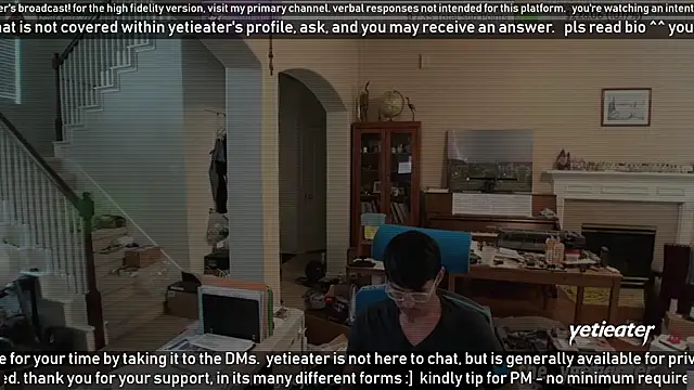 Snapshot of yetieater chatting on 12-23-24, 09:40 yetieater online show from 12-23-24, 09:40