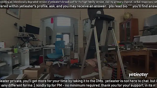 Snapshot of yetieater chatting on 01-03-25, 06:35 yetieater online show from 01-03-25, 06:35