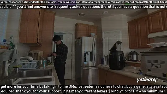 Snapshot of yetieater chatting on 01-13-25, 06:38 yetieater online show from 01-13-25, 06:38