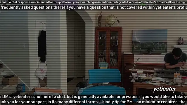 Snapshot of yetieater chatting on 01-24-25, 07:07 yetieater online show from 01-24-25, 07:07