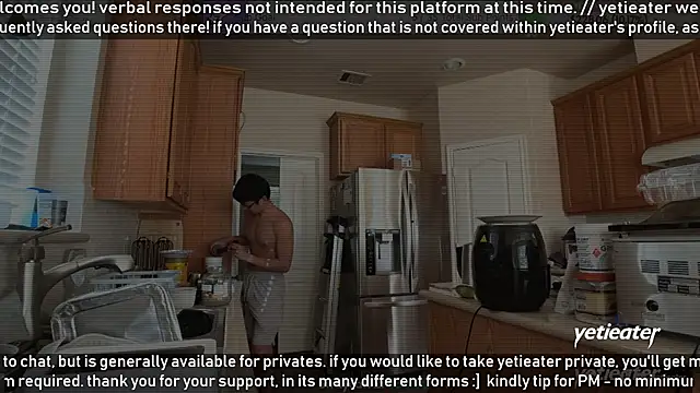 Snapshot of yetieater chatting on 02-07-26, 08:34 yetieater online show from 02-07-26, 08:34