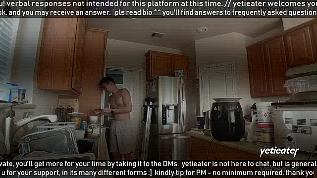 Snapshot of yetieater chatting on 02-09-26, 08:02 yetieater online show from 02-09-26, 08:02