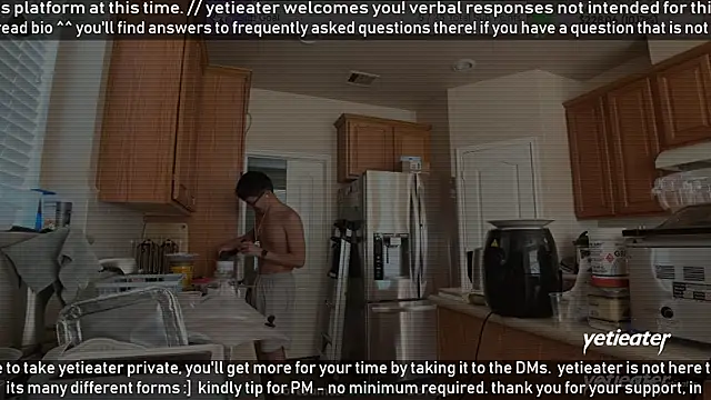 Snapshot of yetieater chatting on 02-11-26, 07:30 yetieater online show from 02-11-26, 07:30