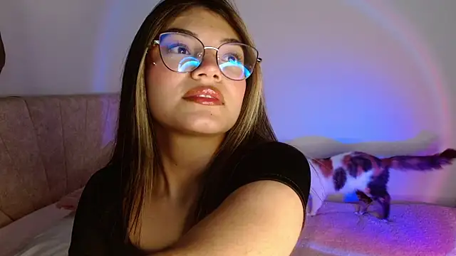 Snapshot of _Camilaaa_ chatting on 03-19-25, 05:08 Camilaaa online show from 03-19-25, 05:08