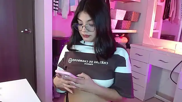 Snapshot of _Camilaaa_ chatting on 09-24-25, 12:52 Camilaaa online show from 09-24-25, 12:52