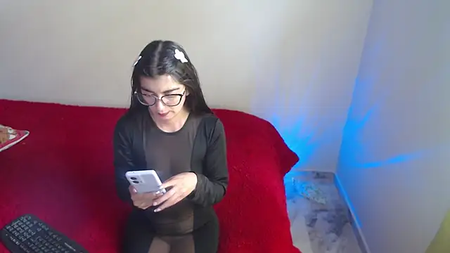 Snapshot of Saray_honey04 chatting on 03-22-25, 02:47 Saray honey04 online show from 03-22-25, 02:47