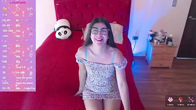 Snapshot of Saray_honey04 chatting on 09-14-25, 08:19 Saray honey04 online show from 09-14-25, 08:19