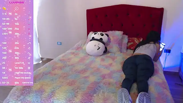 Snapshot of Saray_honey04 chatting on 09-25-25, 08:12 Saray honey04 online show from 09-25-25, 08:12