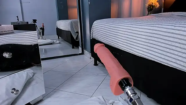 Snapshot of Melissa_23_ chatting on 10-13-25, 11:32 Melissa 23 online show from 10-13-25, 11:32