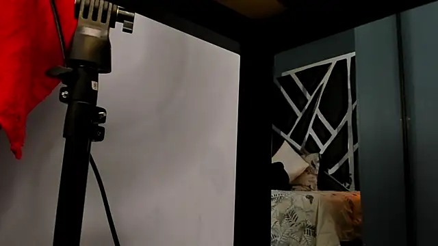 Snapshot of Melissa_23_ chatting on 10-21-25, 11:11 Melissa 23 online show from 10-21-25, 11:11