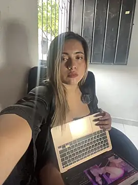 lunaxxx 69 online show from 11-21-25, 09:24