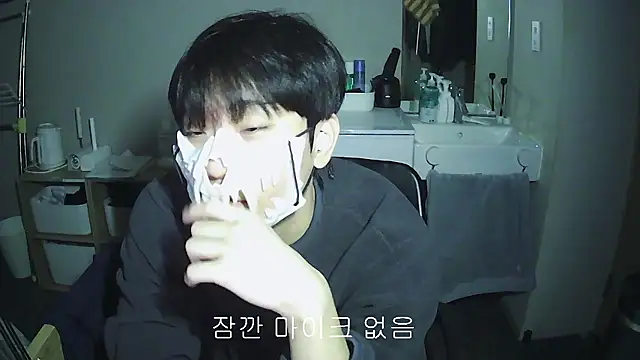 Snapshot of sdamvo2 chatting on 12-01-25, 04:01 sdamvo2 online show from 12-01-25, 04:01