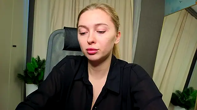 christie luv online show from 12-05-25, 01:09