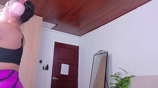 SaritaBratz online show from 10-14-25, 08:20