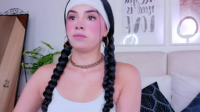 SaritaBratz online show from 10-15-25, 08:31