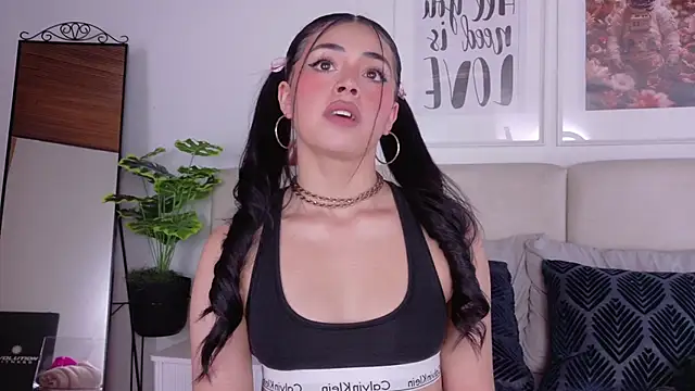 SaritaBratz online show from 02-25-26, 08:51