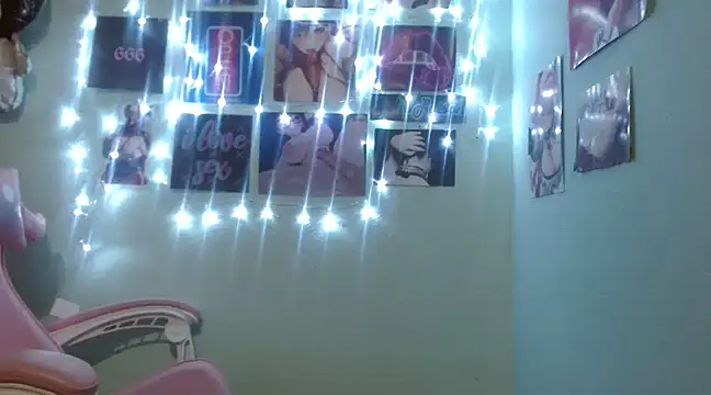 Snapshot of Sali_Poison chatting on 03-18-25, 02:04 Sali Poison online show from 03-18-25, 02:04