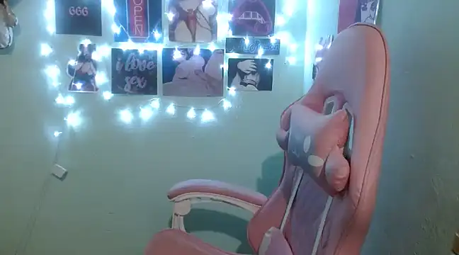 Snapshot of Sali_Poison chatting on 03-21-25, 10:39 Sali Poison online show from 03-21-25, 10:39