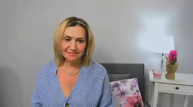 Snapshot of IsabellaSexyMilf chatting on 03-06-25, 07:10 IsabellaSexyMilf online show from 03-06-25, 07:10