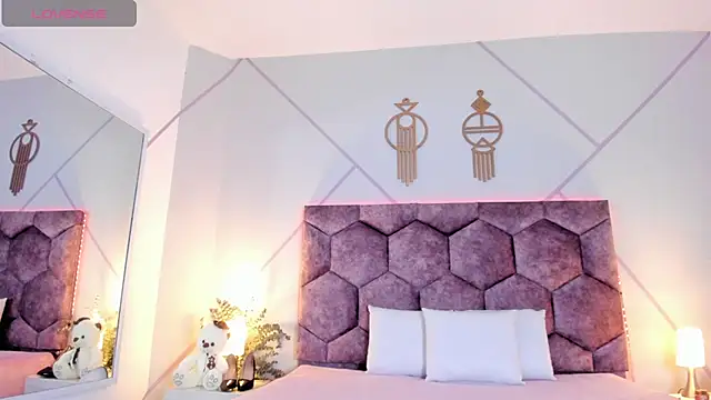 aurora collinss  online show from 02-14-26, 12:46