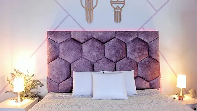 aurora collinss  online show from 02-17-26, 12:45