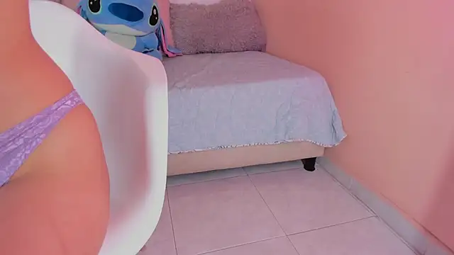 Snapshot of Olivia_pretty_ chatting on 03-06-25, 12:41 Olivia pretty online show from 03-06-25, 12:41