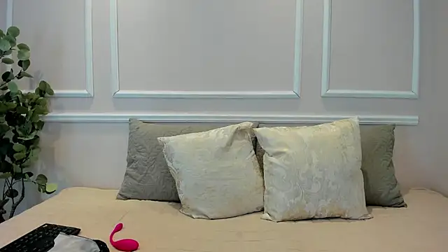 Lucy Canel online show from 01-07-26, 07:16