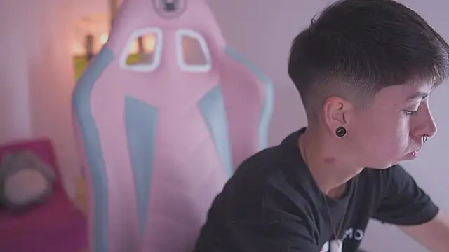 tommy blue online show from 11-27-25, 06:54