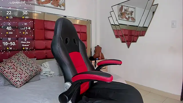 Snapshot of SaskiaGrendel chatting on 10-28-25, 12:25 SaskiaGrendel online show from 10-28-25, 12:25