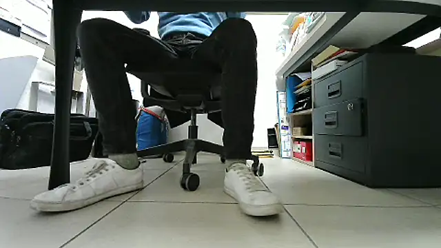 Snapshot of GM51-1988 chatting on 10-22-25, 04:18 GM51-1988 online show from 10-22-25, 04:18