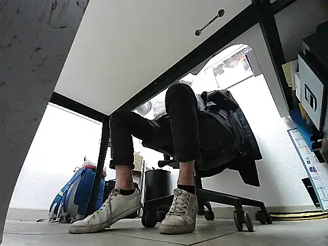 Snapshot of GM51-1988 chatting on 10-28-25, 05:59 GM51-1988 online show from 10-28-25, 05:59