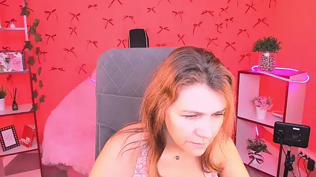 NicoleHitman online show from 11-18-25, 09:14