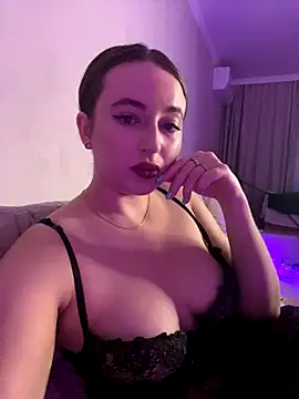 Snapshot of AlisaQSky chatting on 10-25-25, 02:13 AlisaQSky online show from 10-25-25, 02:13