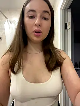 Snapshot of AlisaQSky chatting on 11-18-25, 10:09 AlisaQSky online show from 11-18-25, 10:09