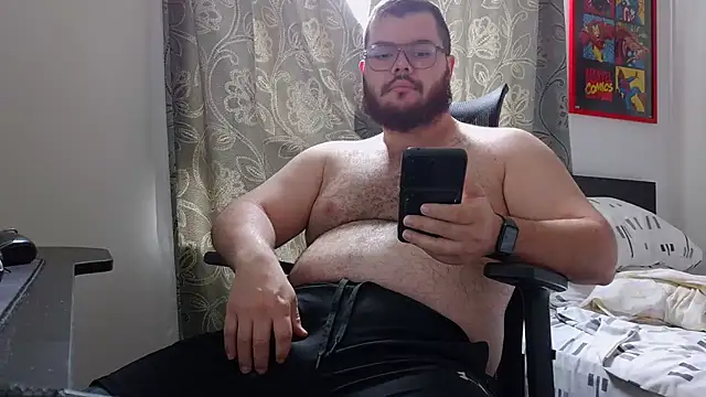 Snapshot of Edmund98 chatting on 02-06-26, 06:22 Edmund98 online show from 02-06-26, 06:22