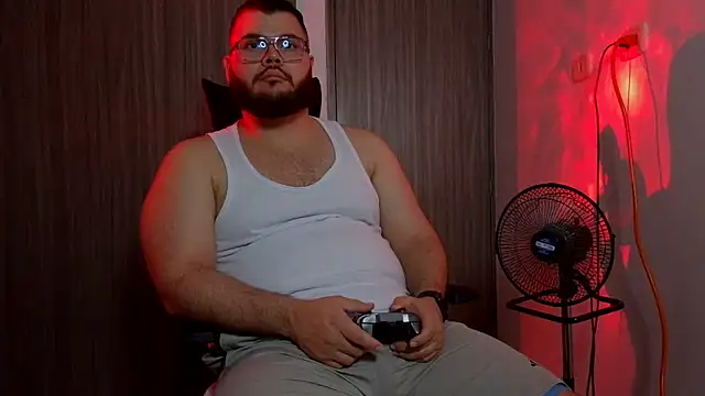 Snapshot of Edmund98 chatting on 02-28-26, 04:13 Edmund98 online show from 02-28-26, 04:13