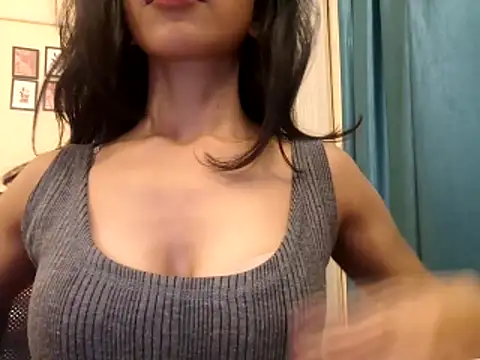 Queen Ayeshaa online show from 11-18-25, 06:34