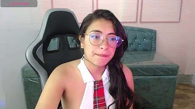 Snapshot of alexa_romero_t chatting on 11-26-25, 12:17 alexa romero t online show from 11-26-25, 12:17