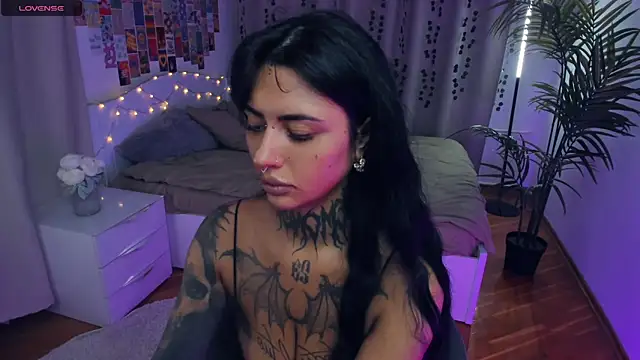 CharimgSabrina online show from 12-21-25, 06:09