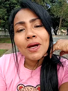 Snapshot of Ariana_Rodriguez chatting on 10-12-25, 12:59 Ariana Rodriguez online show from 10-12-25, 12:59