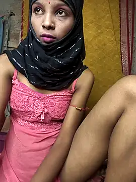 Cutesoma01 online show from 10-28-25, 04:31